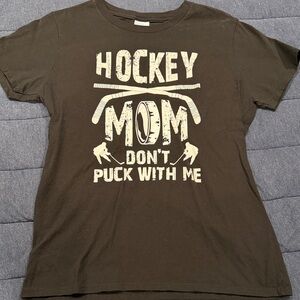 Hockey Mom tee!